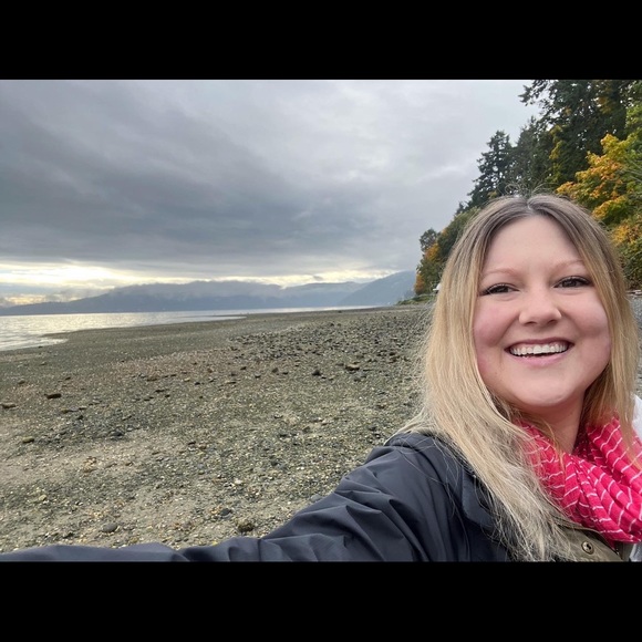 Meet your Posher, Hannah D - Picture 1 of 1